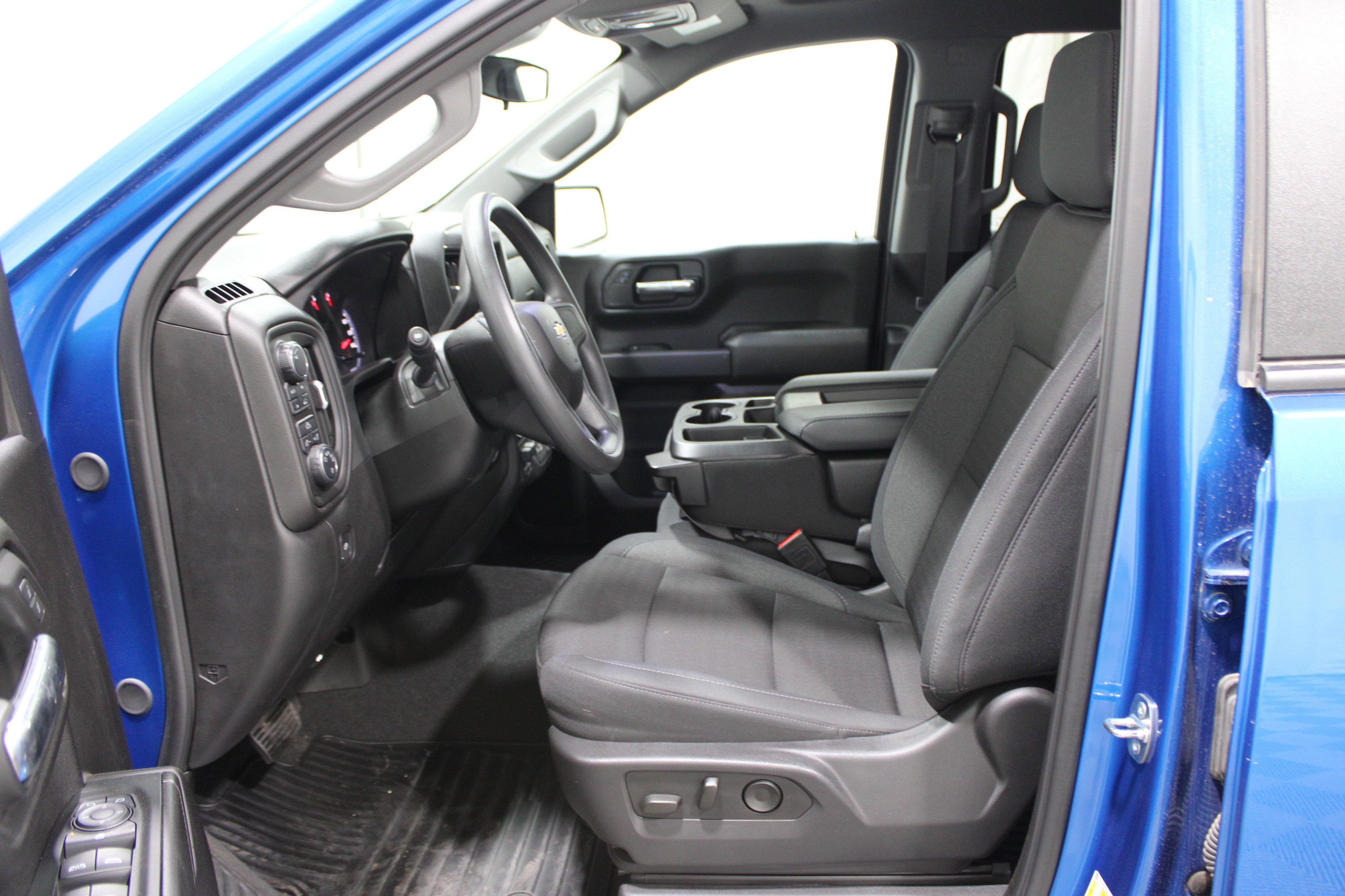 2024 Chevrolet Silverado 1500 Custom photo 3
