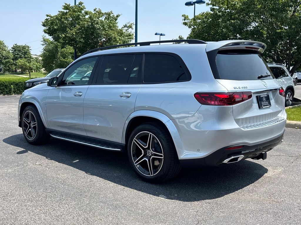 2025 Mercedes Benz GLS 450 4MATIC photo 4