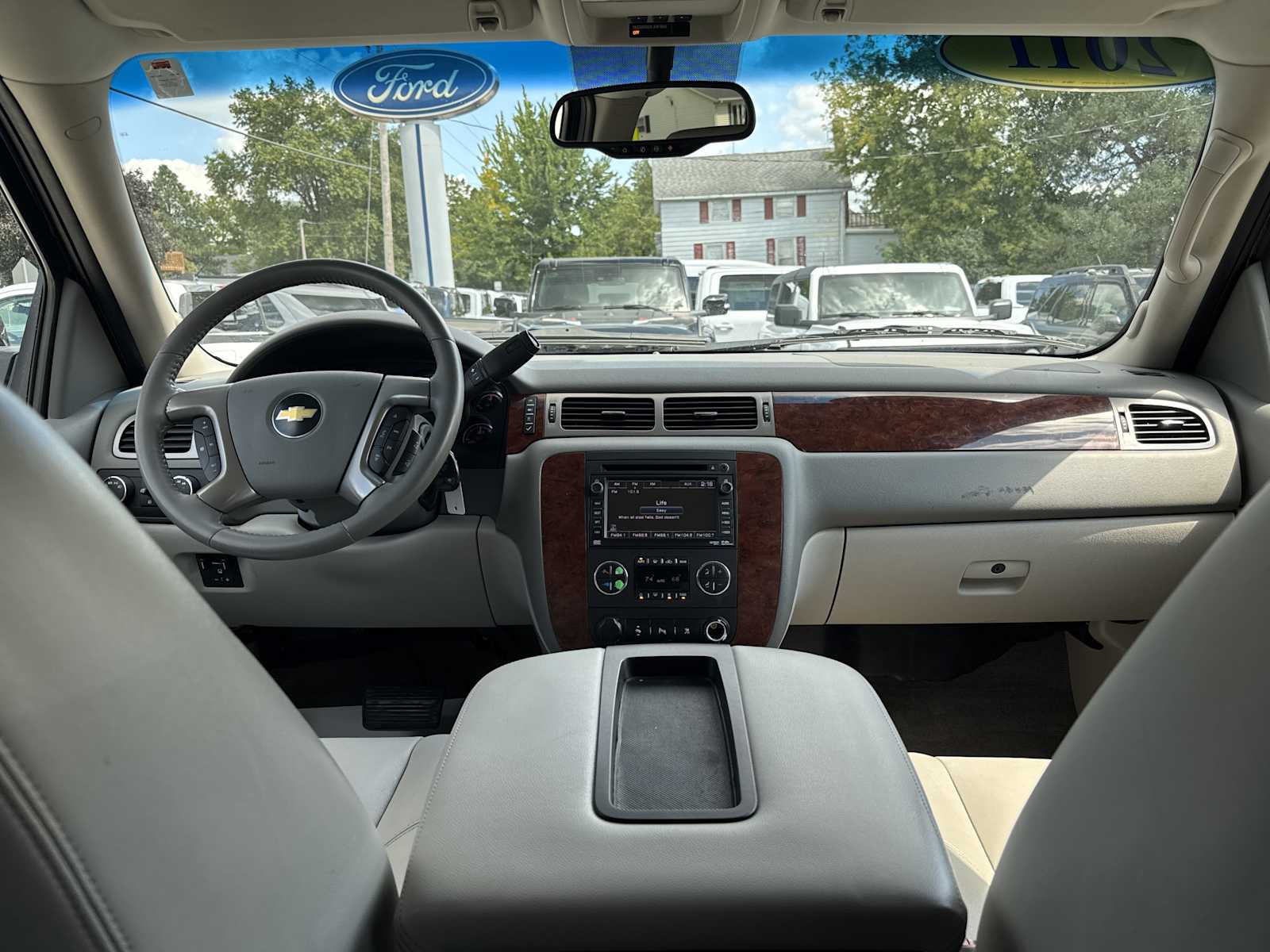 2011 Chevrolet Tahoe LT photo 17