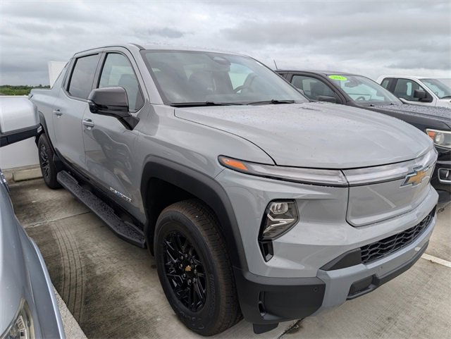 2026 Chevrolet Silverado EV LT photo 2