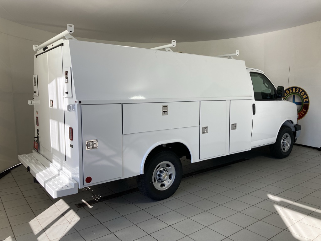 2025 Chevrolet Express Cutaway 3500 photo 3