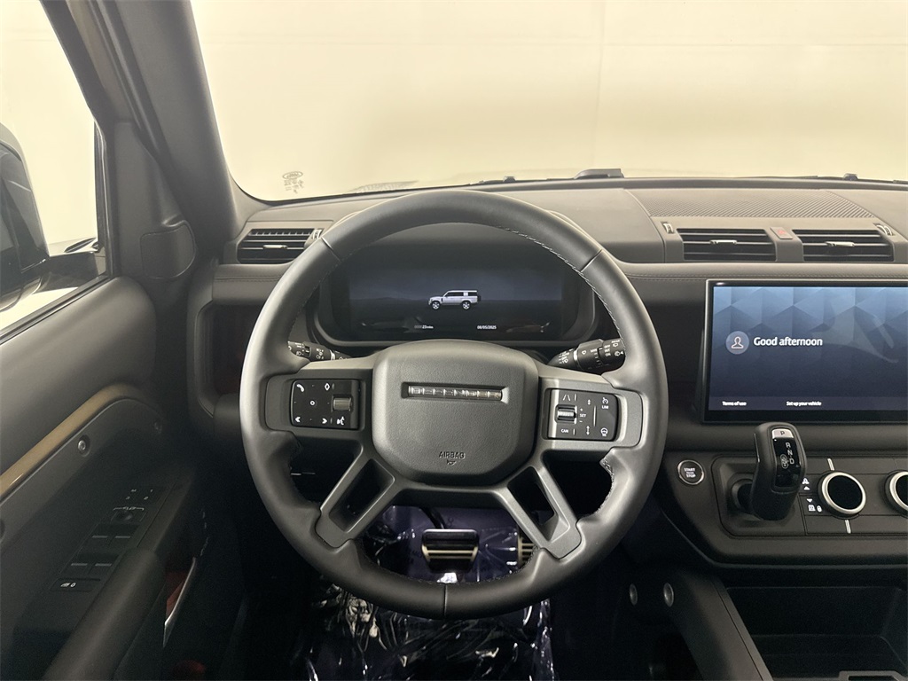 2025 Land Rover Defender 130 X-Dynamic SE photo 13