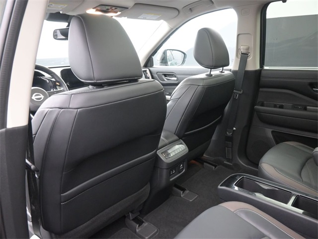 2022 Nissan Pathfinder Platinum photo 10