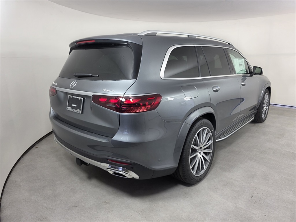 2026 Mercedes Benz GLS 450 4MATIC photo 2