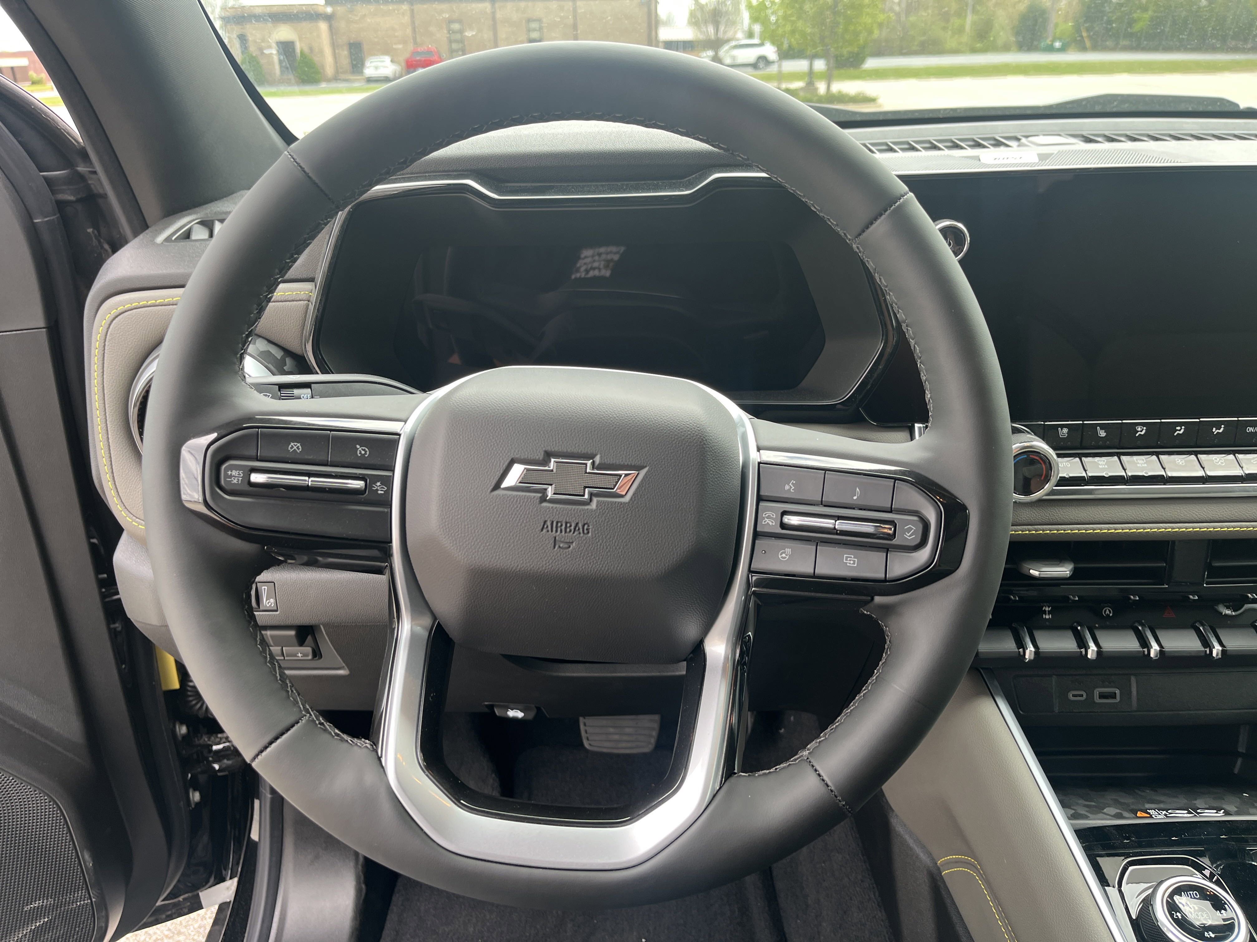 2025 Chevrolet Colorado ZR2 photo 2