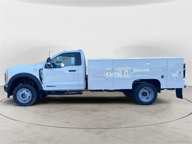 2024 Ford F-550 photo 2