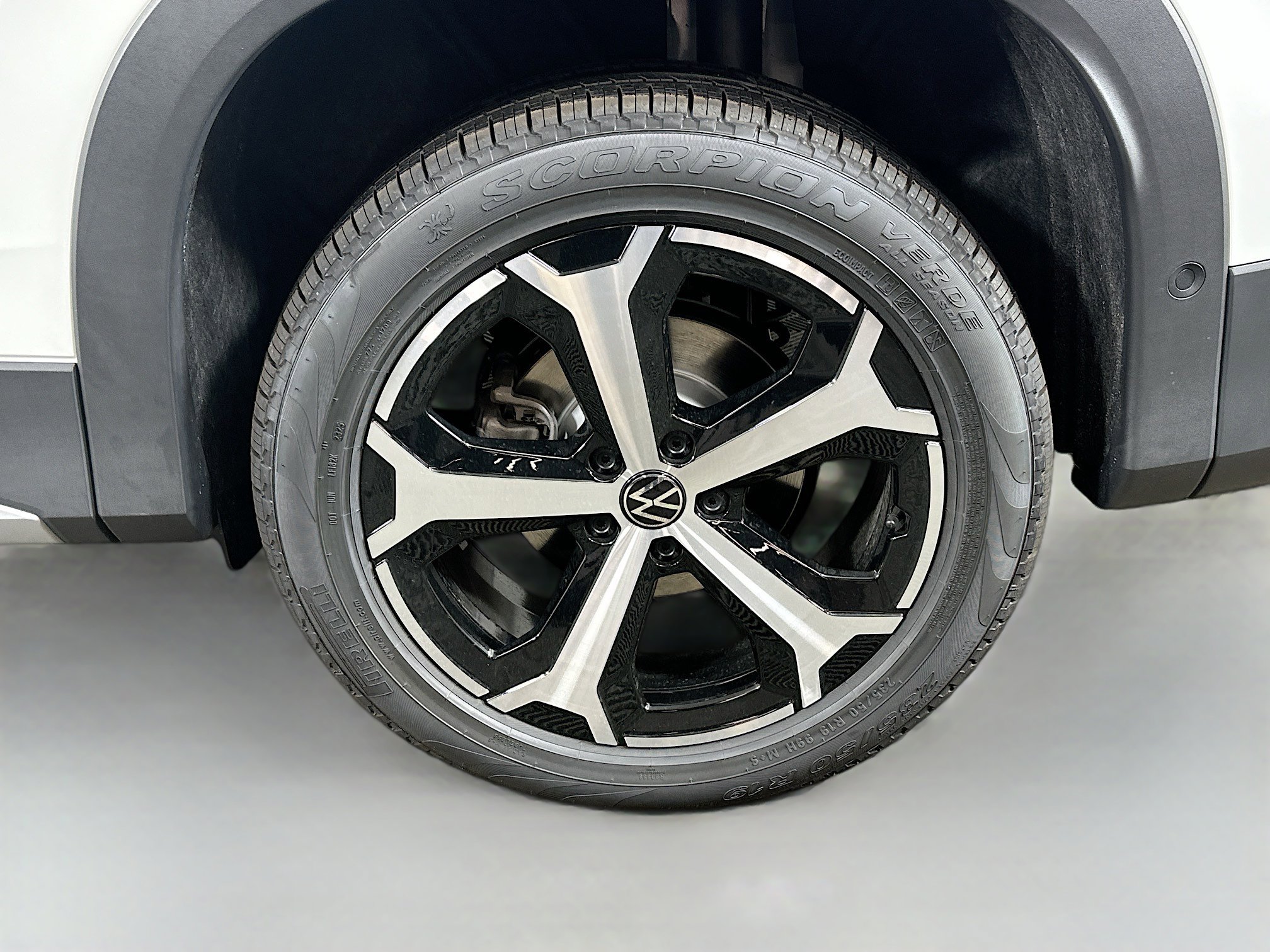 2025 Volkswagen Tiguan SE photo 26