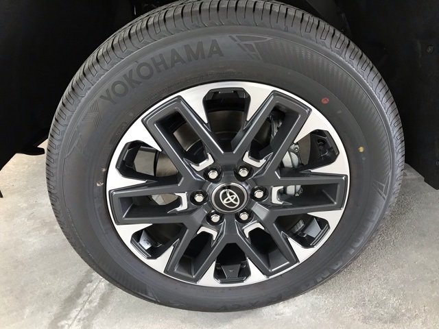 2025 Toyota Tundra Limited CrewMax photo 9