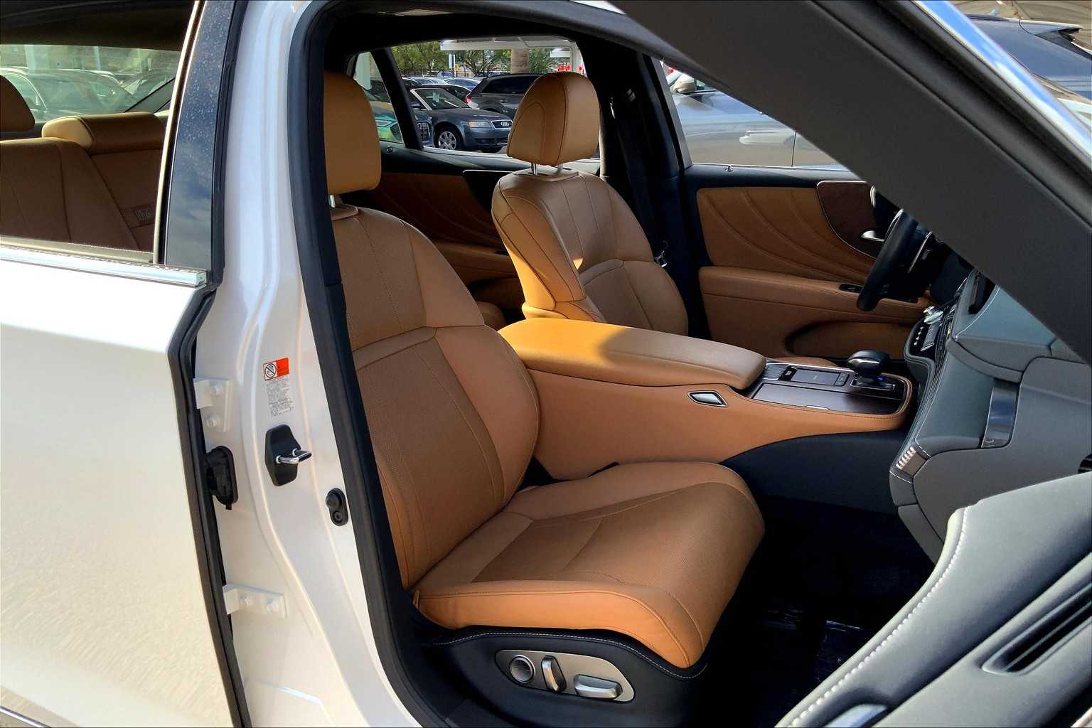 2022 Lexus LS 500 photo 8