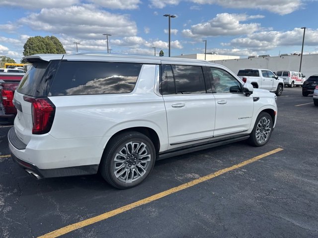 2023 Gmc Yukon XL Denali Ultimate photo 3