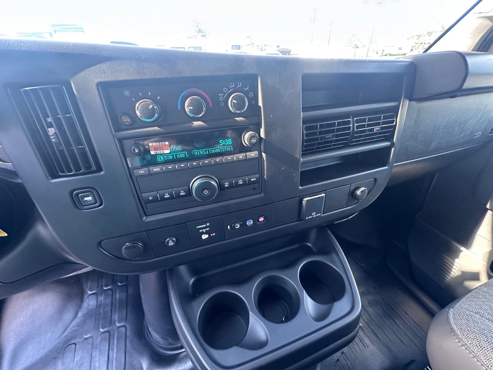 2025 Gmc Savana Cargo 2500 photo 8