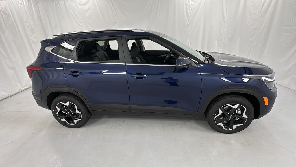 2026 Kia Seltos EX photo 2
