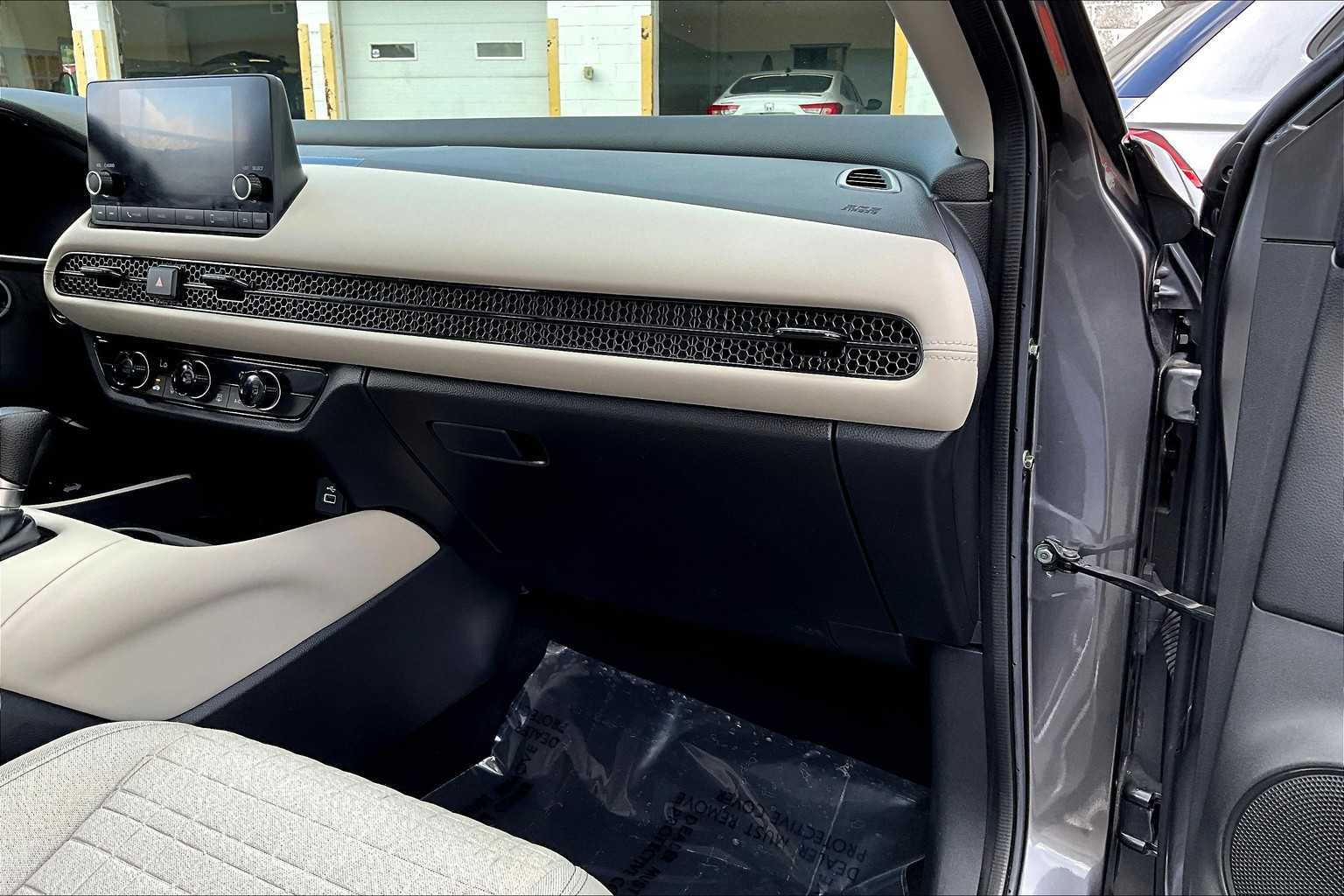 2023 Honda HR-V LX photo 17
