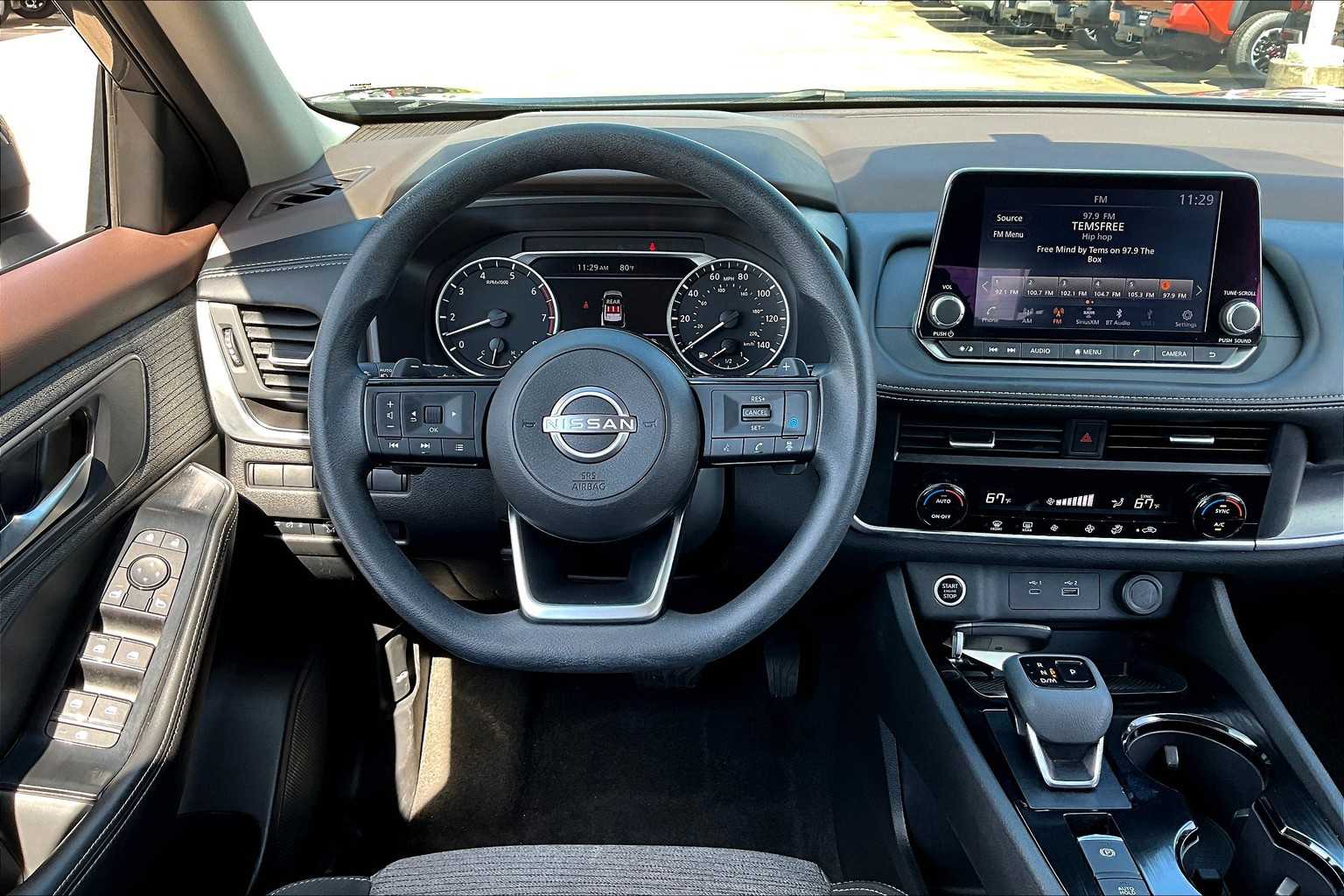 2023 Nissan Rogue SV photo 2