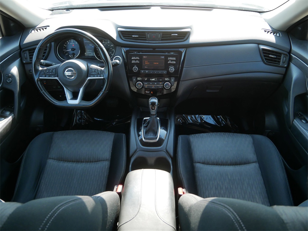 2017 Nissan Rogue SV photo 14