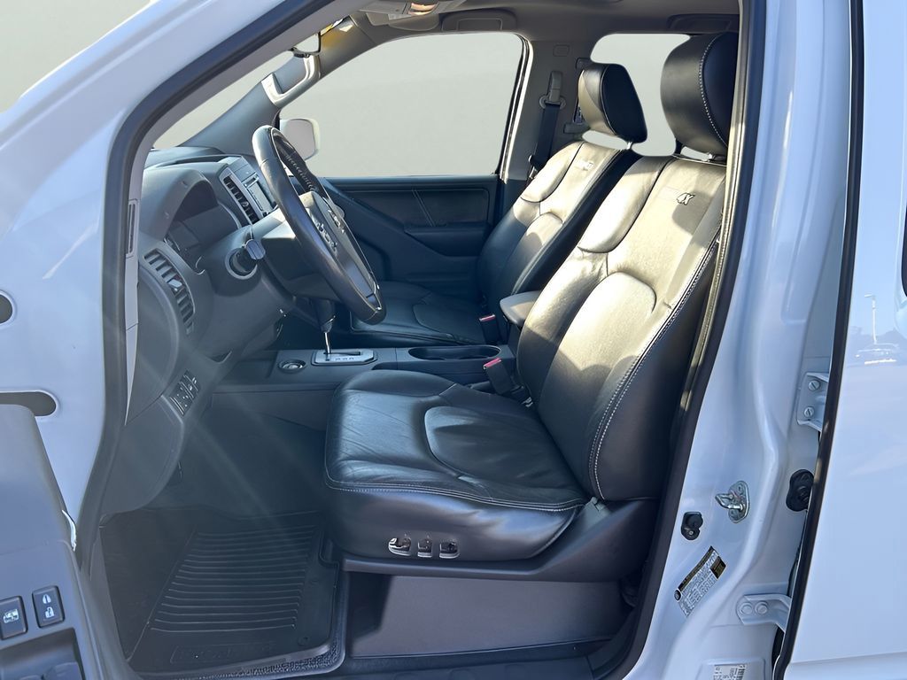 2020 Nissan Frontier PRO-4X Crew Cab photo 10