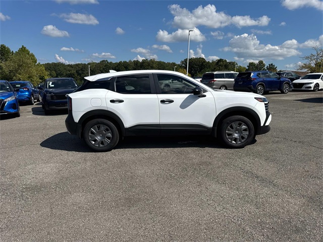 2025 Nissan Kicks S photo 2