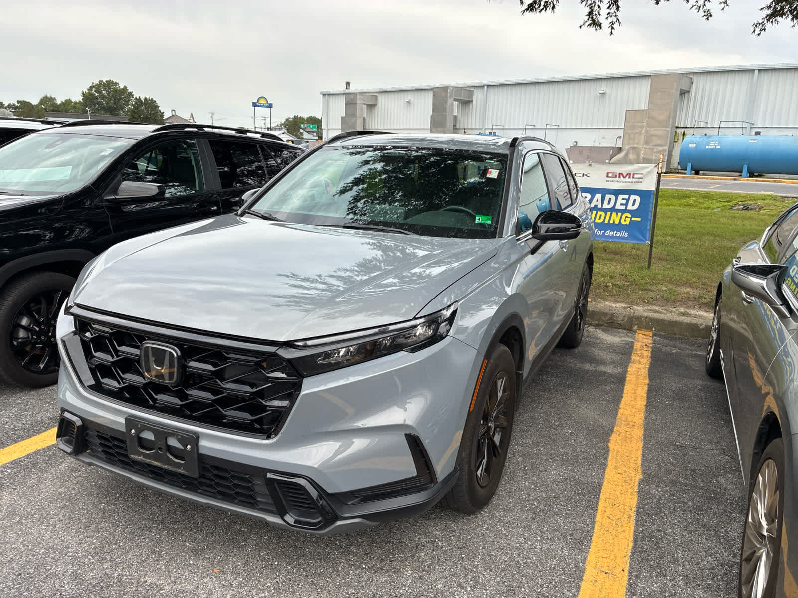 2023 Honda CR-V Hybrid Sport photo 2