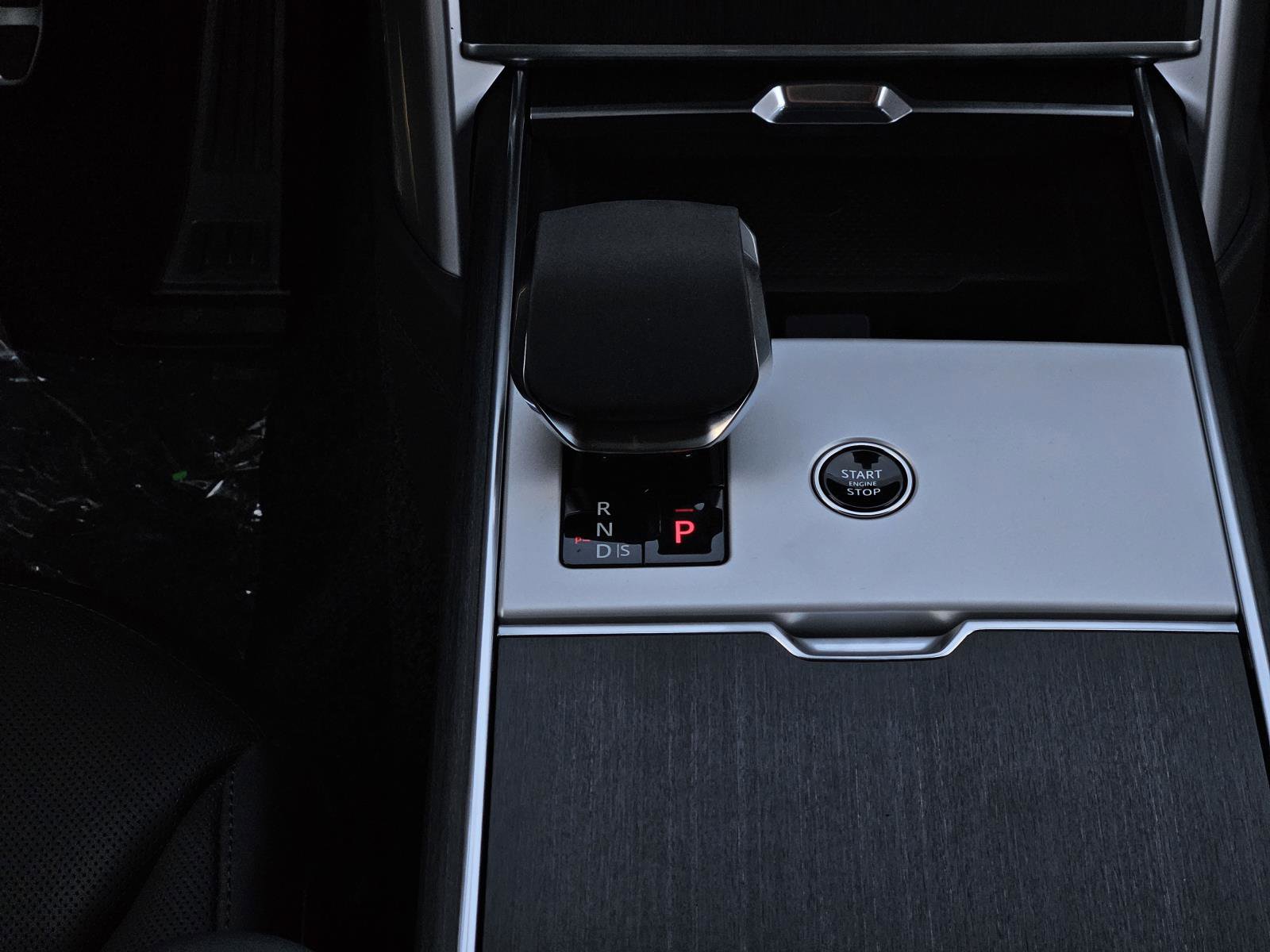 2025 Land Rover Range Rover SE photo 28