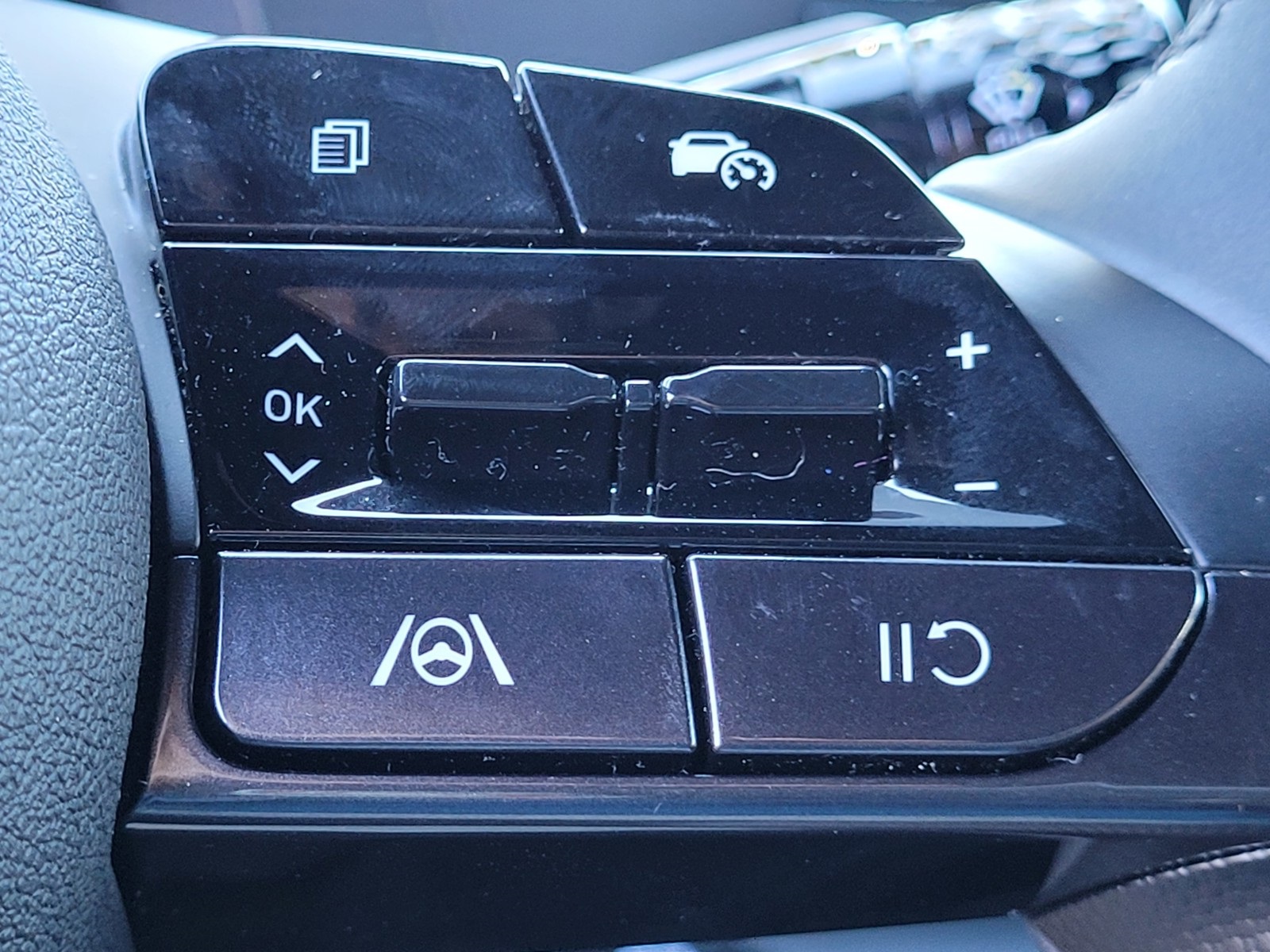 2025 Hyundai Elantra SEL Sport photo 23