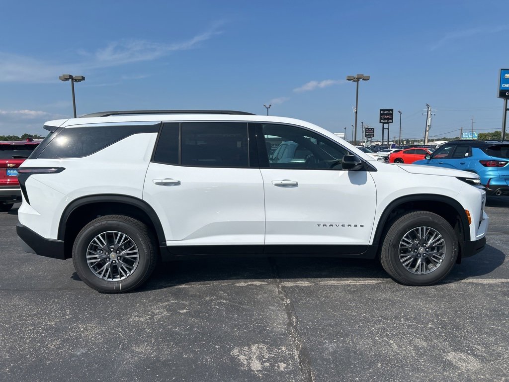 2026 Chevrolet Traverse photo 2
