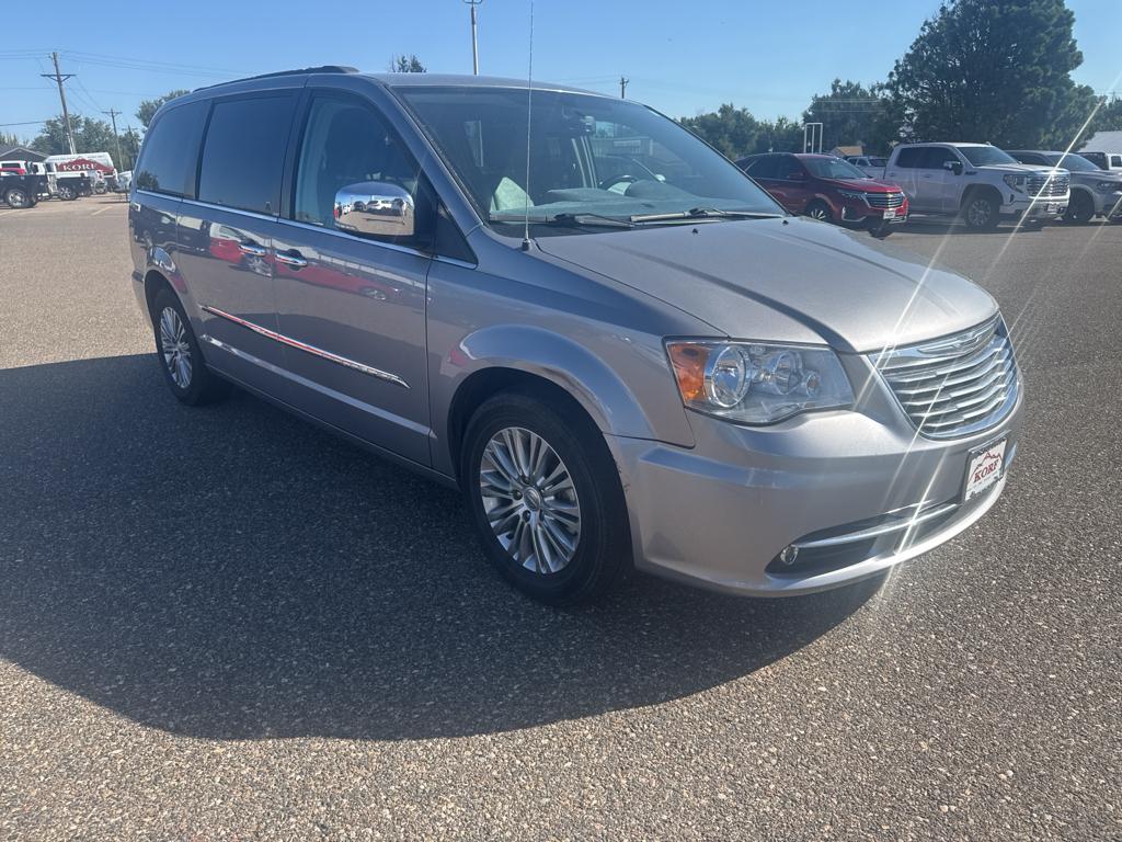 2014 Chrysler Town & Country photo 4