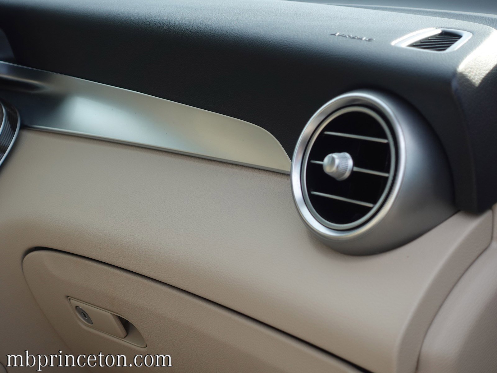 2021 Mercedes Benz GLC 300 photo 16