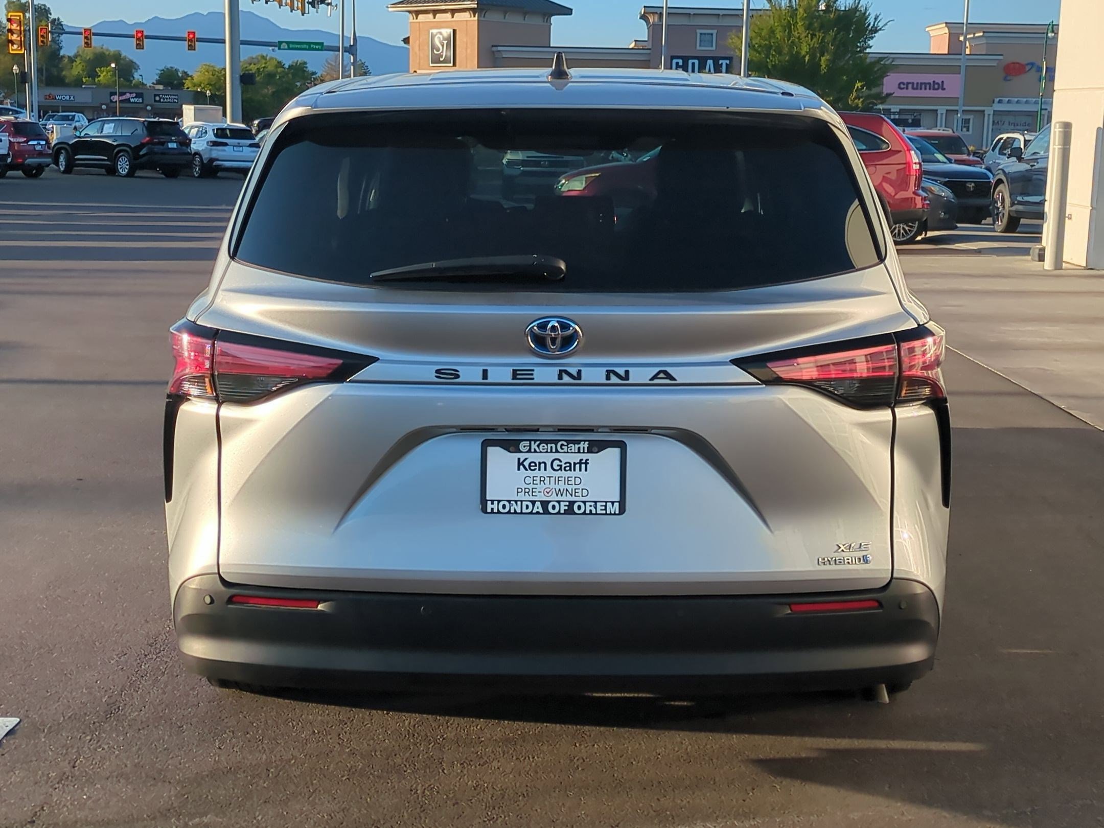 2022 Toyota Sienna XLE photo 4