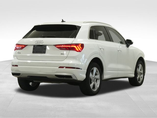 2020 Audi Q3 45 TFSI Premium photo 4