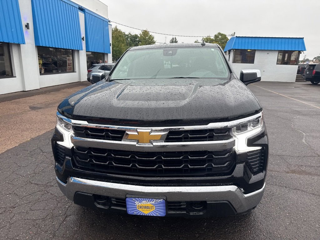 2025 Chevrolet Silverado 1500 LT photo 3