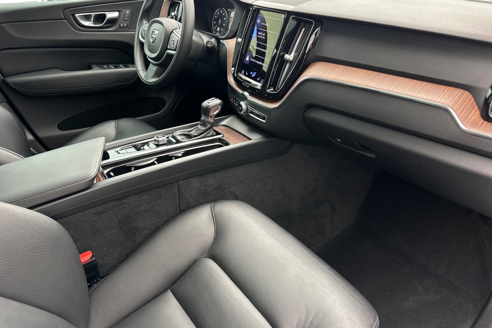 2021 Volvo XC60 T5 Momentum photo 16