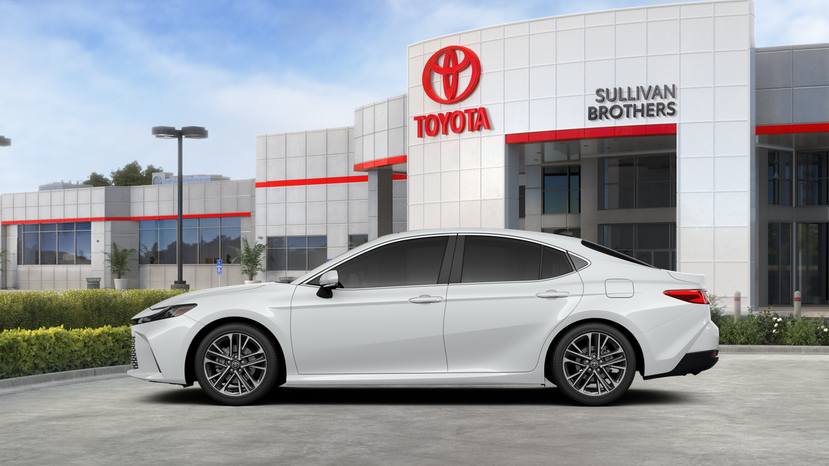 2026 Toyota Camry XLE photo 3