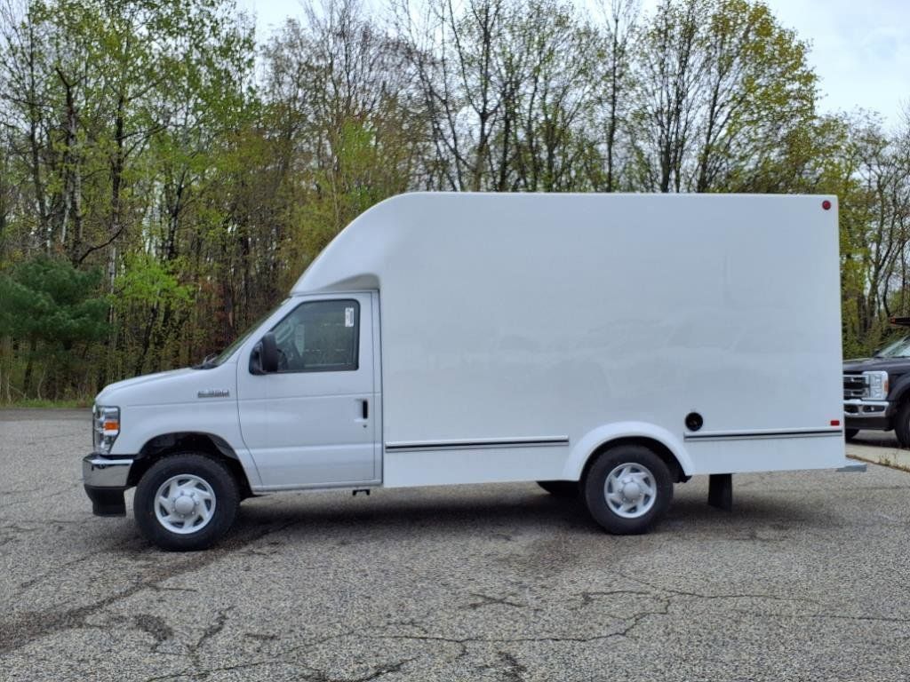 2026 Ford E-350 Base photo 4
