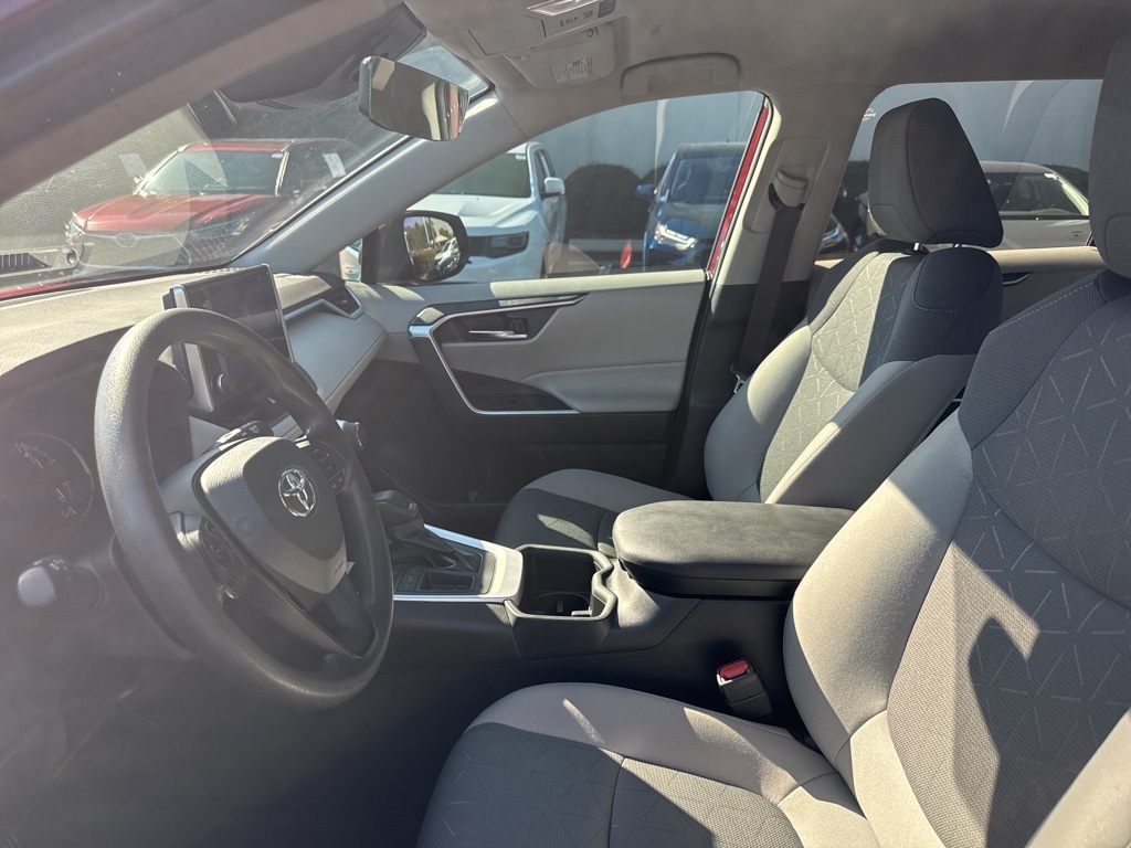 2023 Toyota RAV4 XLE photo 16