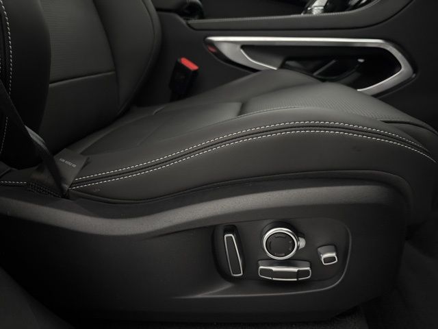2025 Jaguar F-PACE P400 R-Dynamic S photo 30
