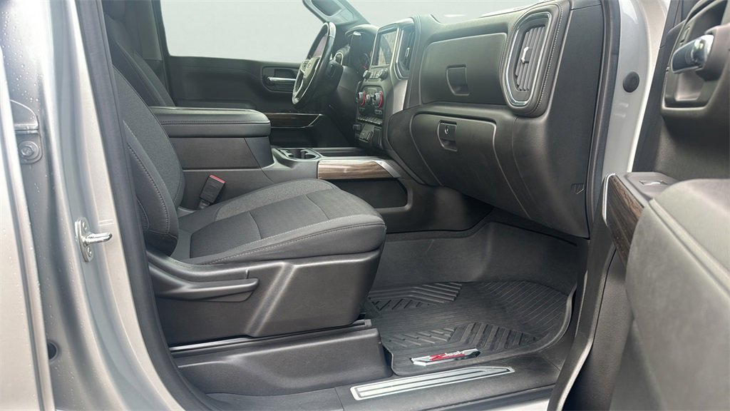 2021 Chevrolet Silverado RST photo 11