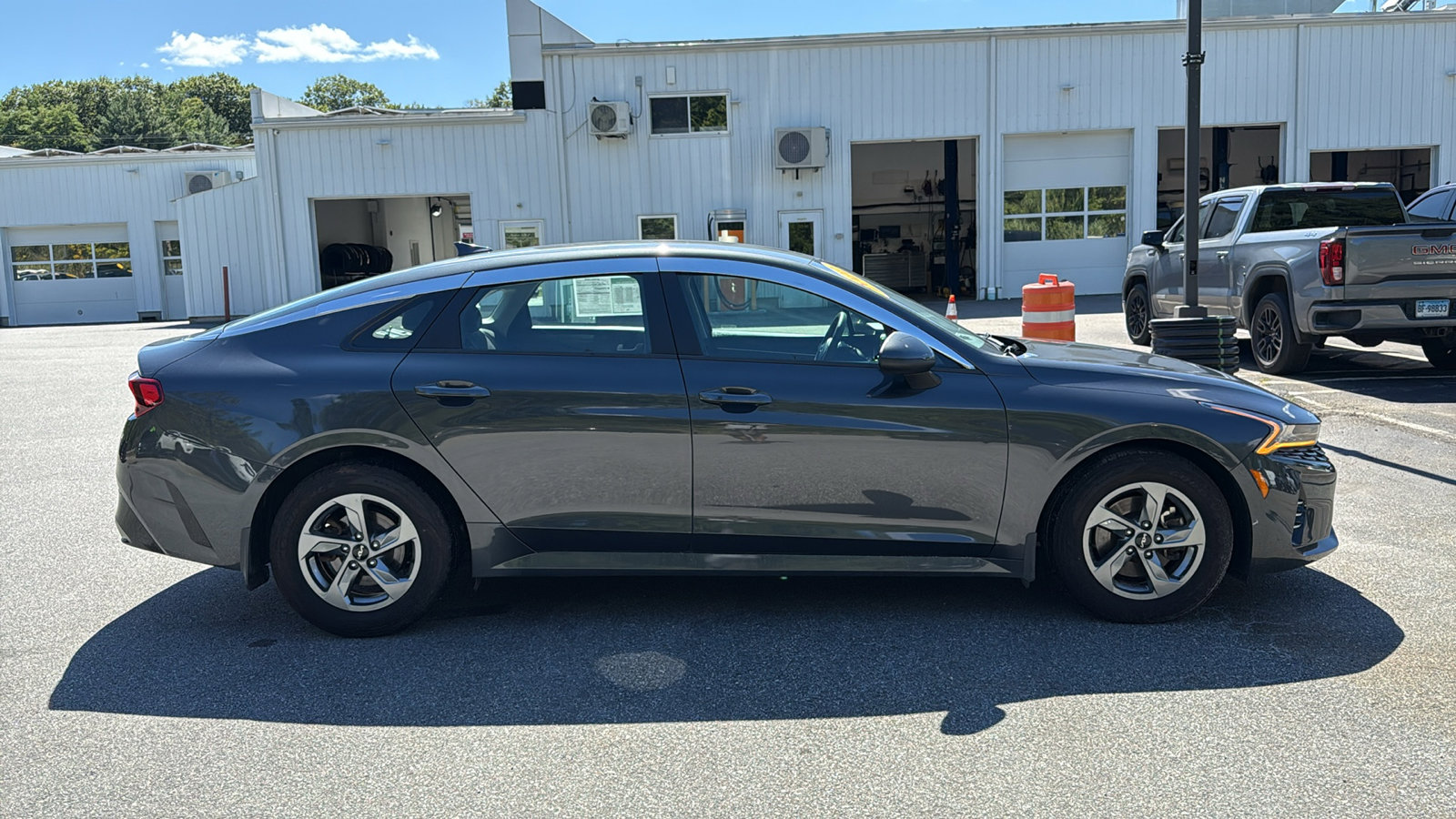 2022 Kia K5 LXS photo 2