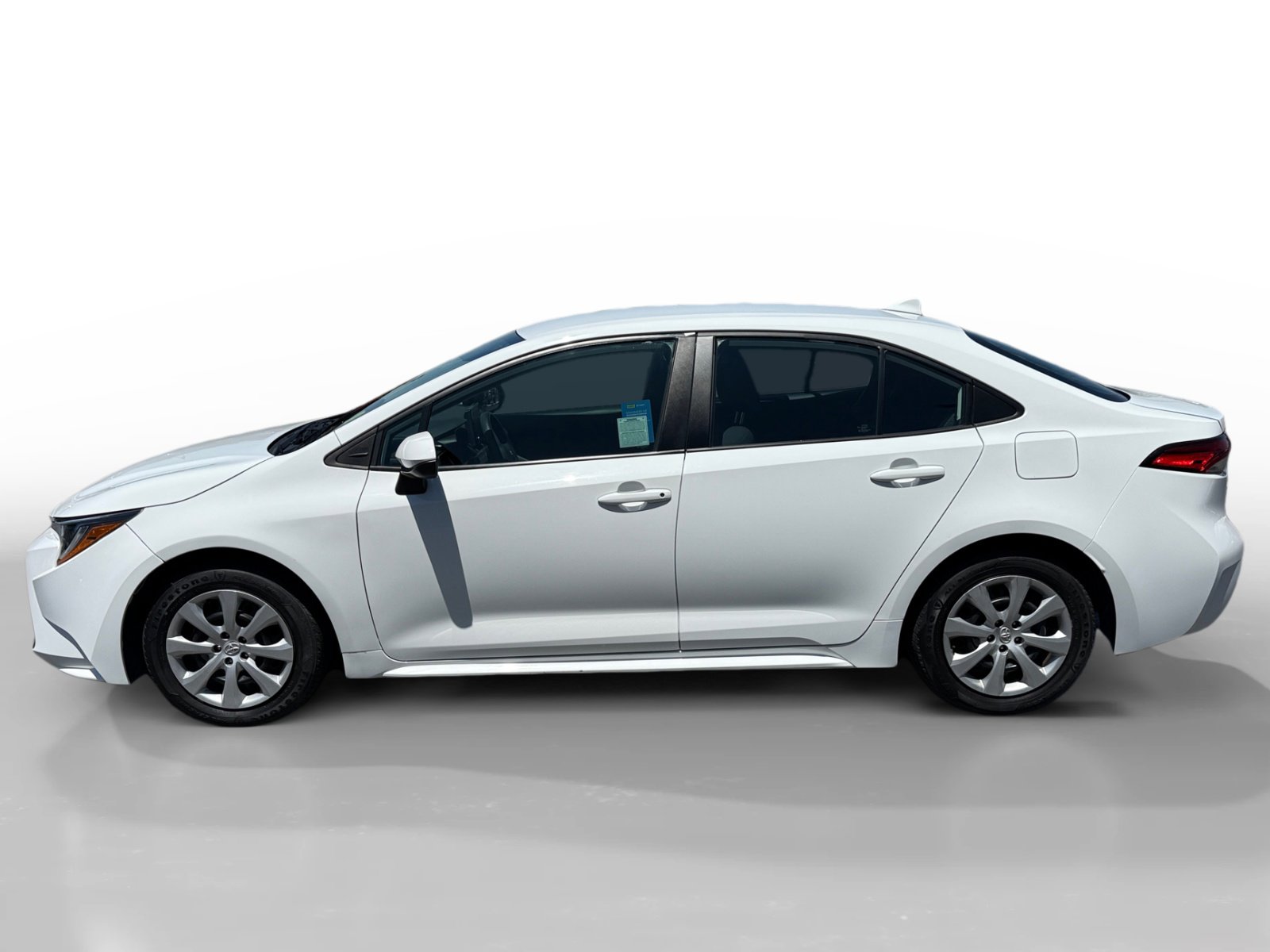 Used 2022 Toyota Corolla LE with VIN 5YFEPMAE6NP273489 for sale in Northfield, Minnesota