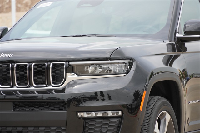 2025 Jeep Grand Cherokee Limited photo 4