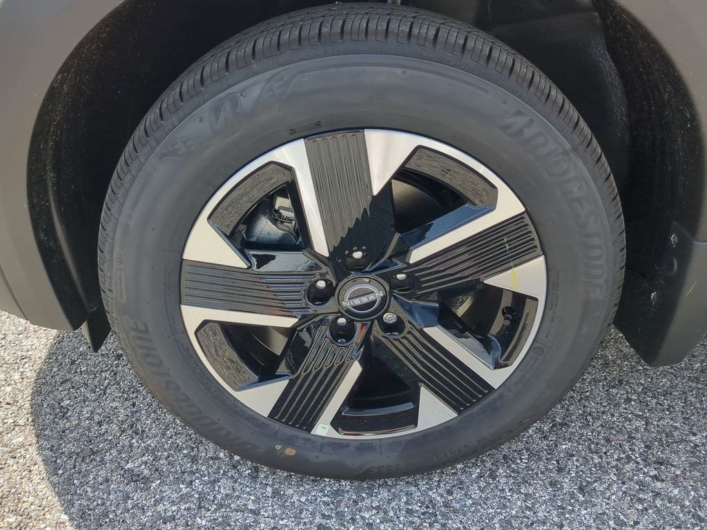 2025 Nissan Kicks SV photo 6