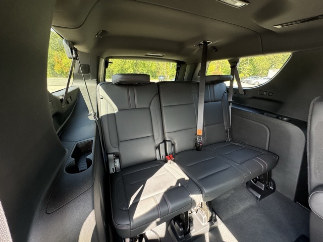 2024 Chevrolet Suburban RST photo 16