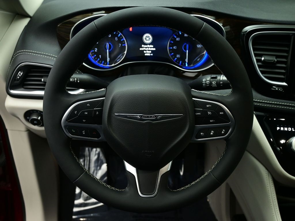 2022 Chrysler Pacifica Limited photo 3