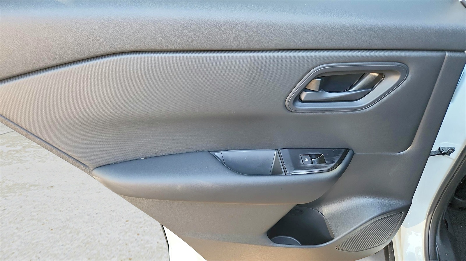 2025 Nissan Rogue S photo 17
