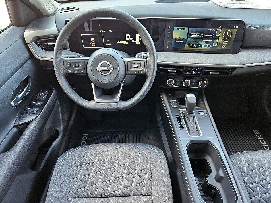 2025 Nissan Kicks SV photo 9