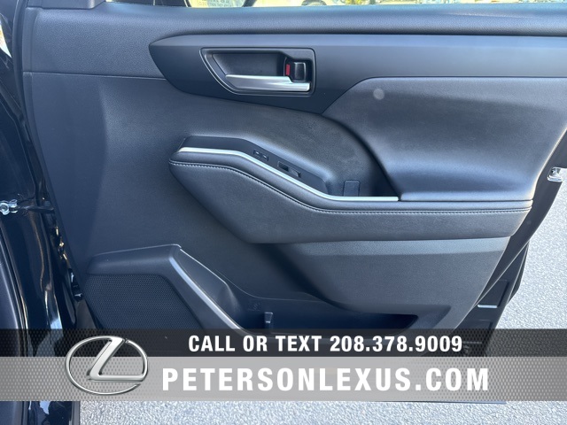 2023 Toyota Highlander L photo 13
