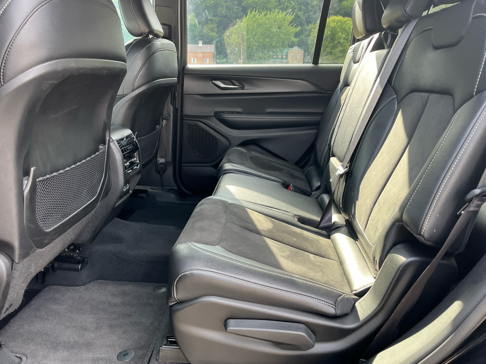 2024 Jeep Grand Cherokee Altitude photo 14