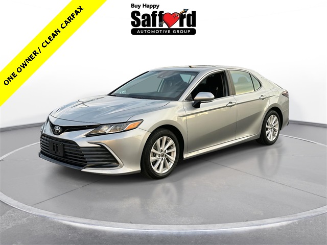 2024 Toyota Camry LE's photo