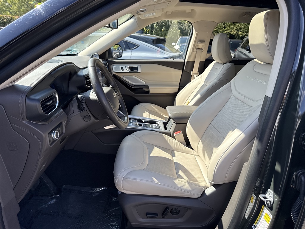 2025 Ford Explorer ST-Line photo 16