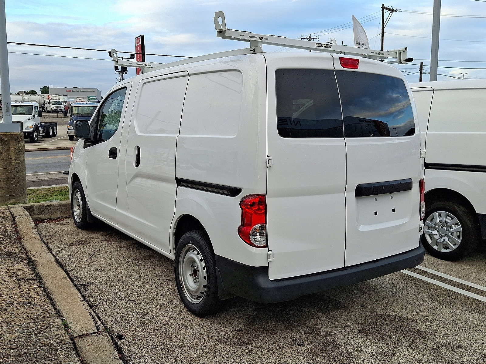2020 Nissan NV200 S photo 2