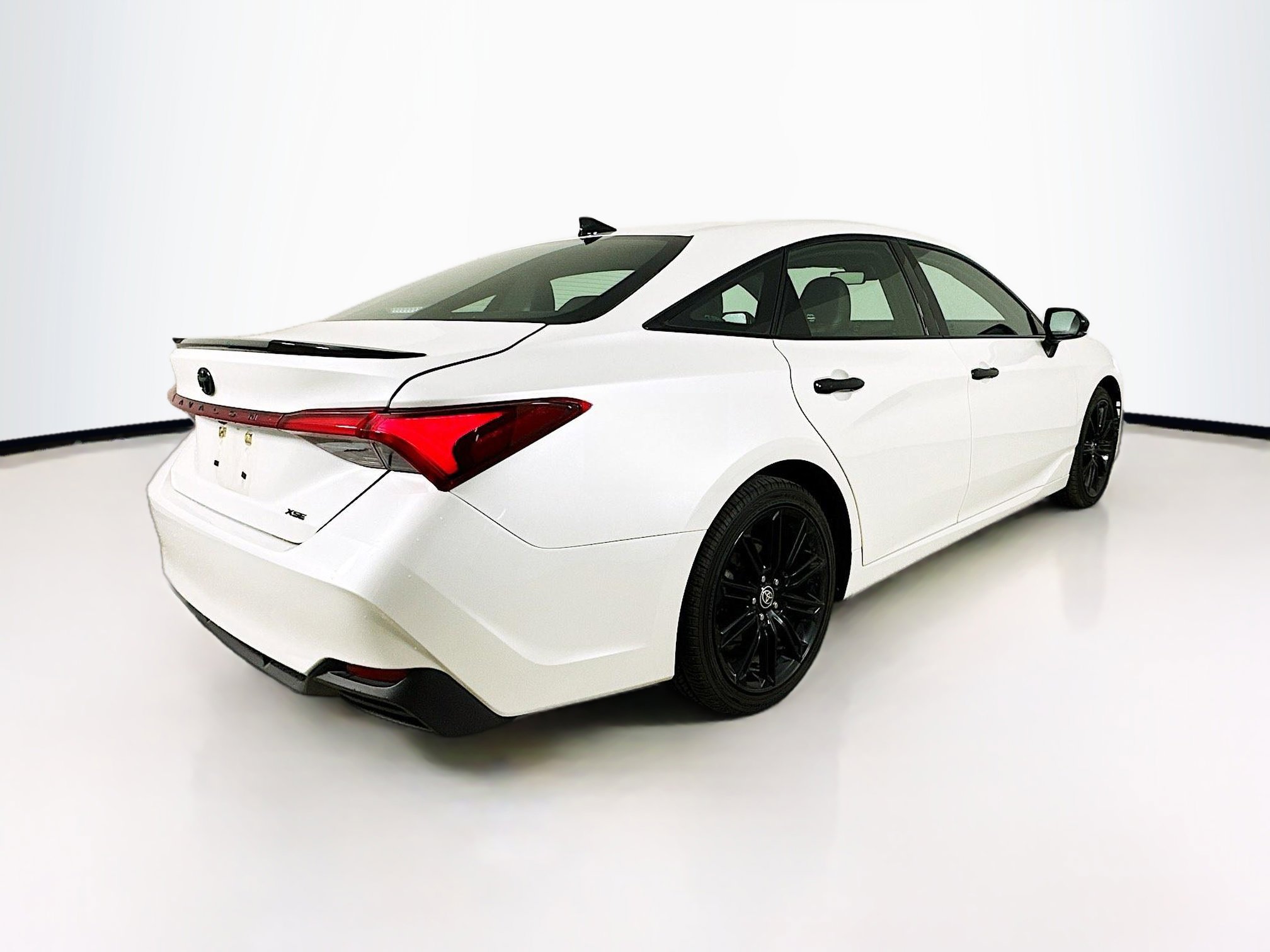 2022 Toyota Avalon Hybrid XSE photo 12